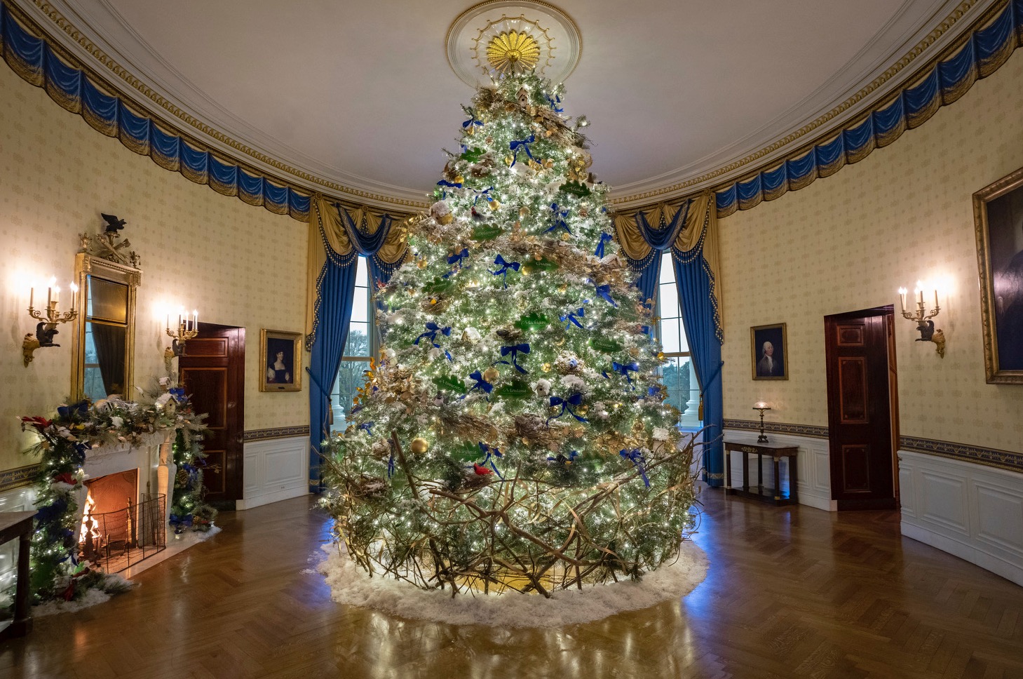 White House decorated in 'We the People' theme for holidays